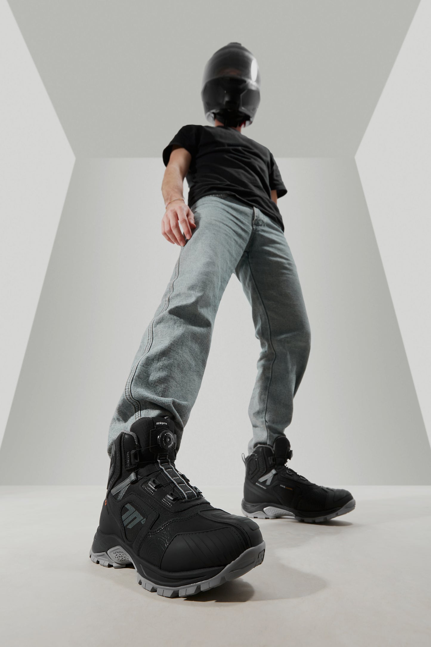 BOTA SD-BA7 STELVIO BAJA NEGRA/GRIS | SKU: SD37007014#